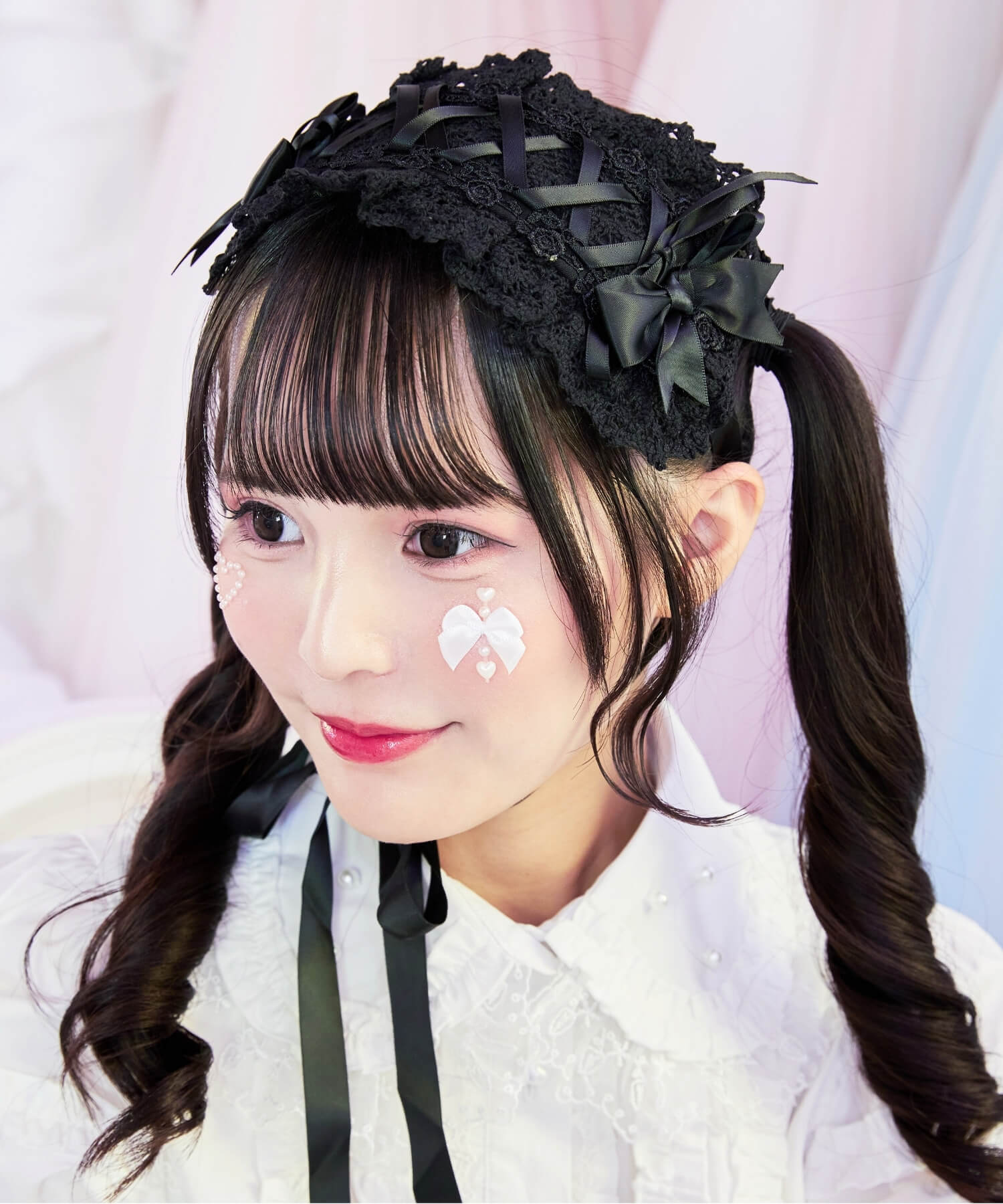 Lace-up ribbon headdress