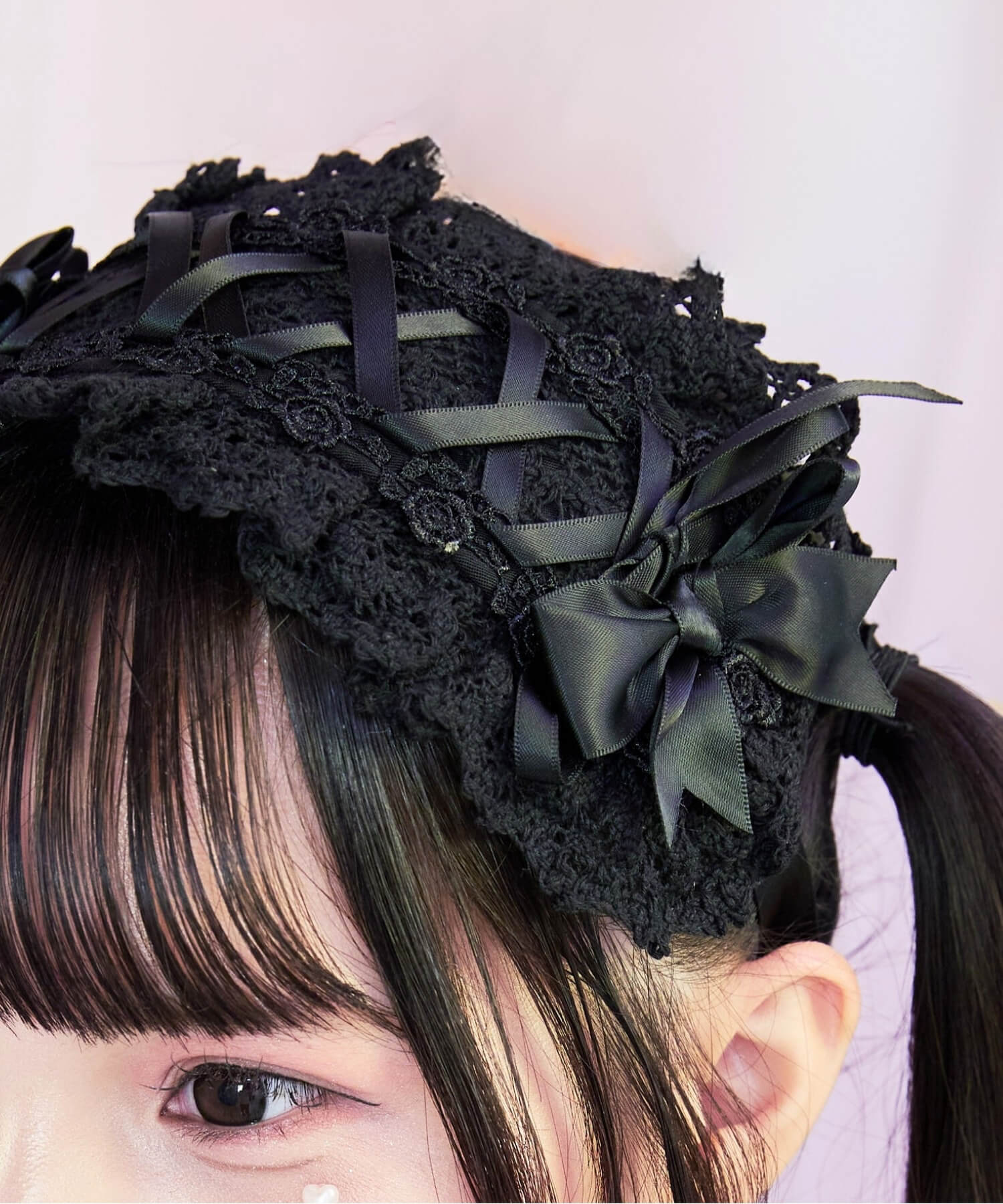 Lace-up ribbon headdress