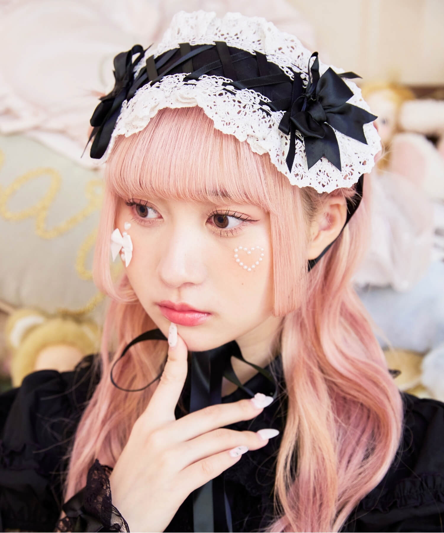 Lace-up ribbon headdress