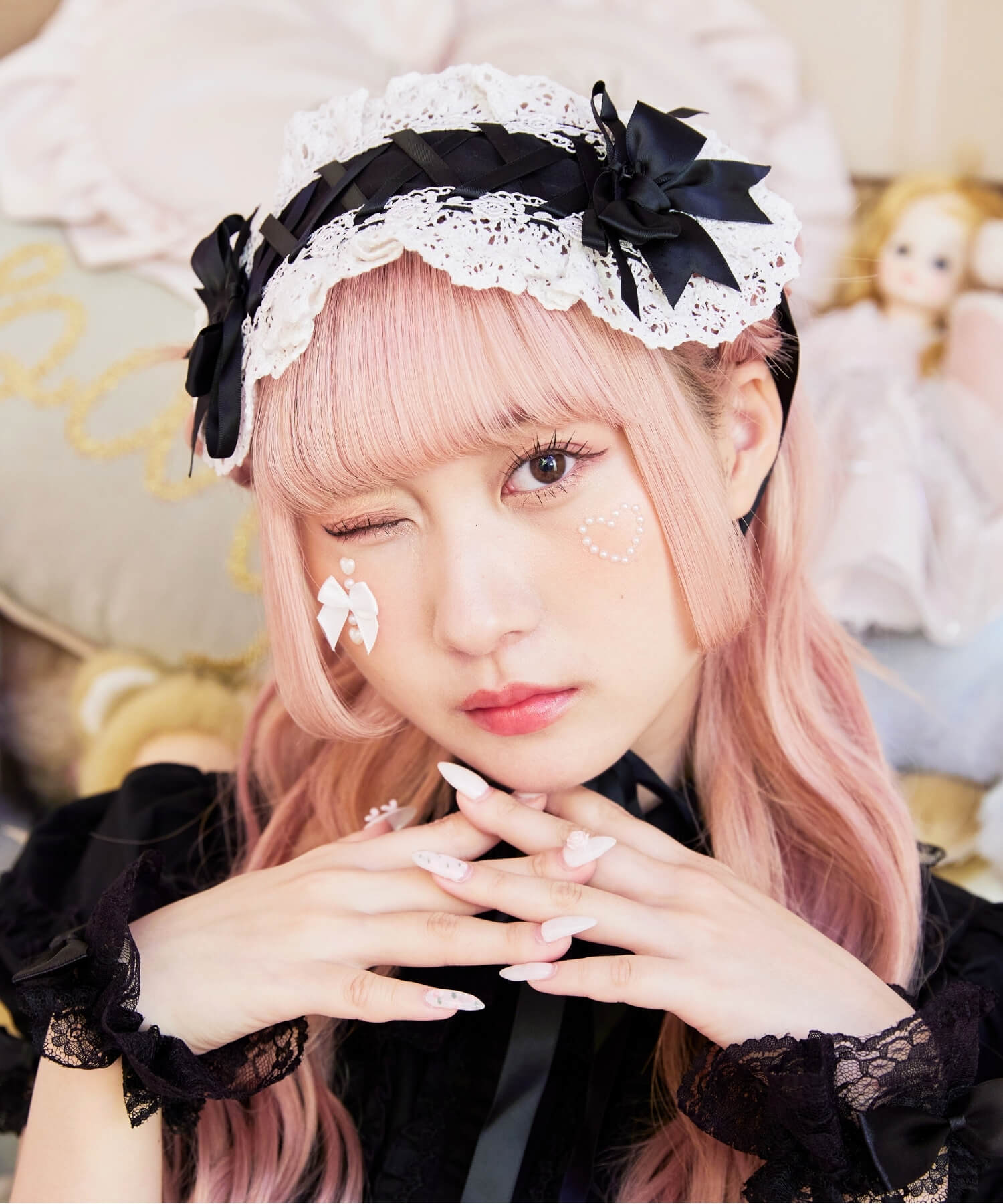 Lace-up ribbon headdress