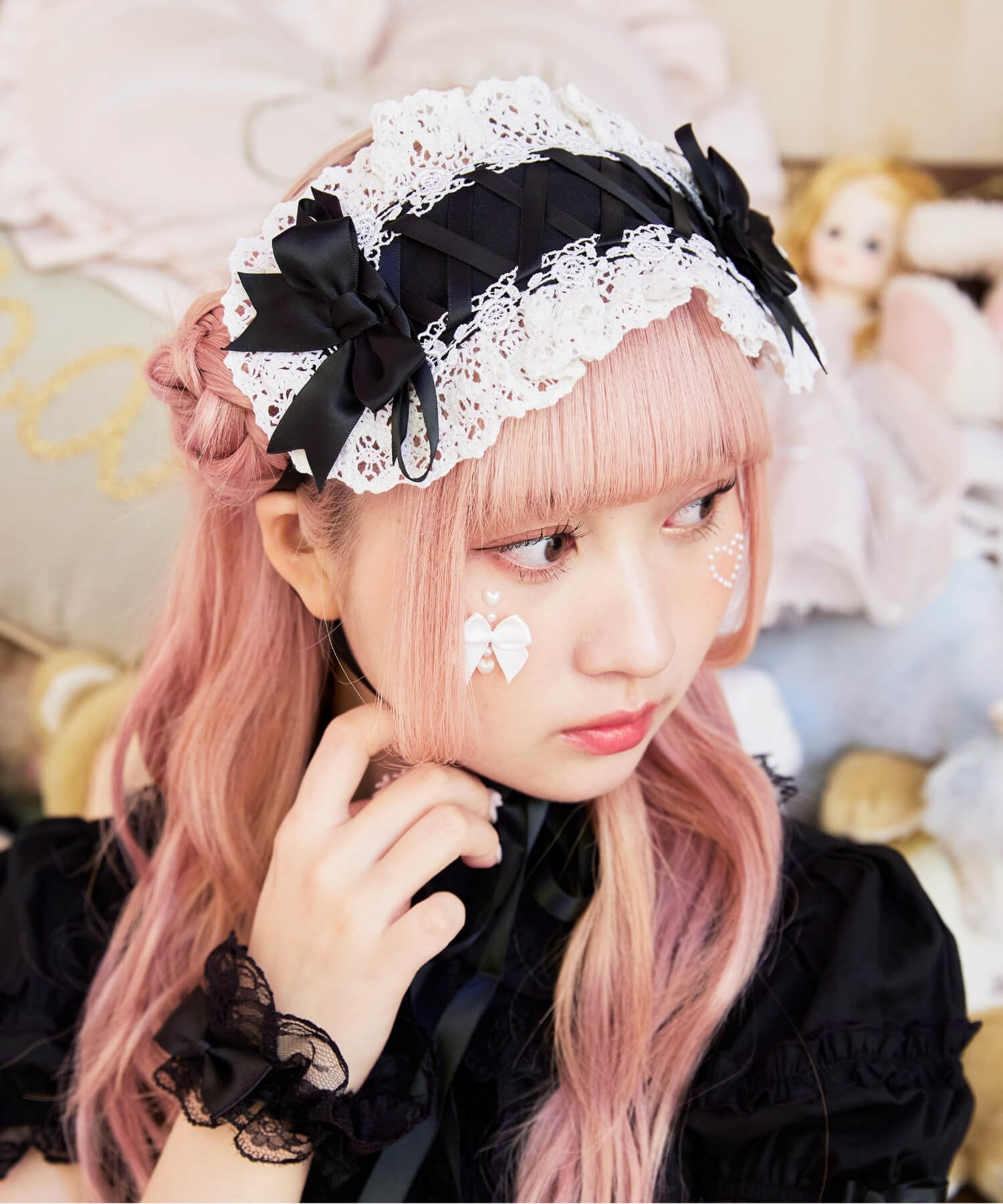 Lace-up ribbon headdress