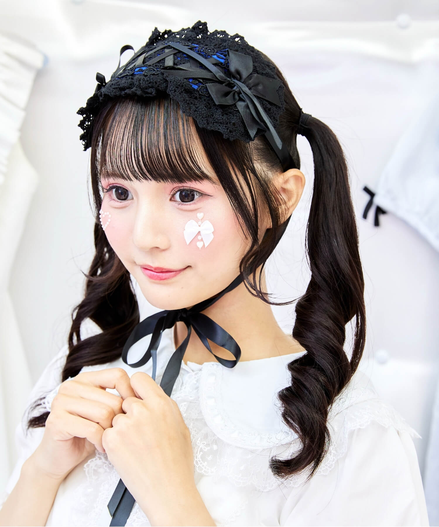 Lace-up ribbon headdress