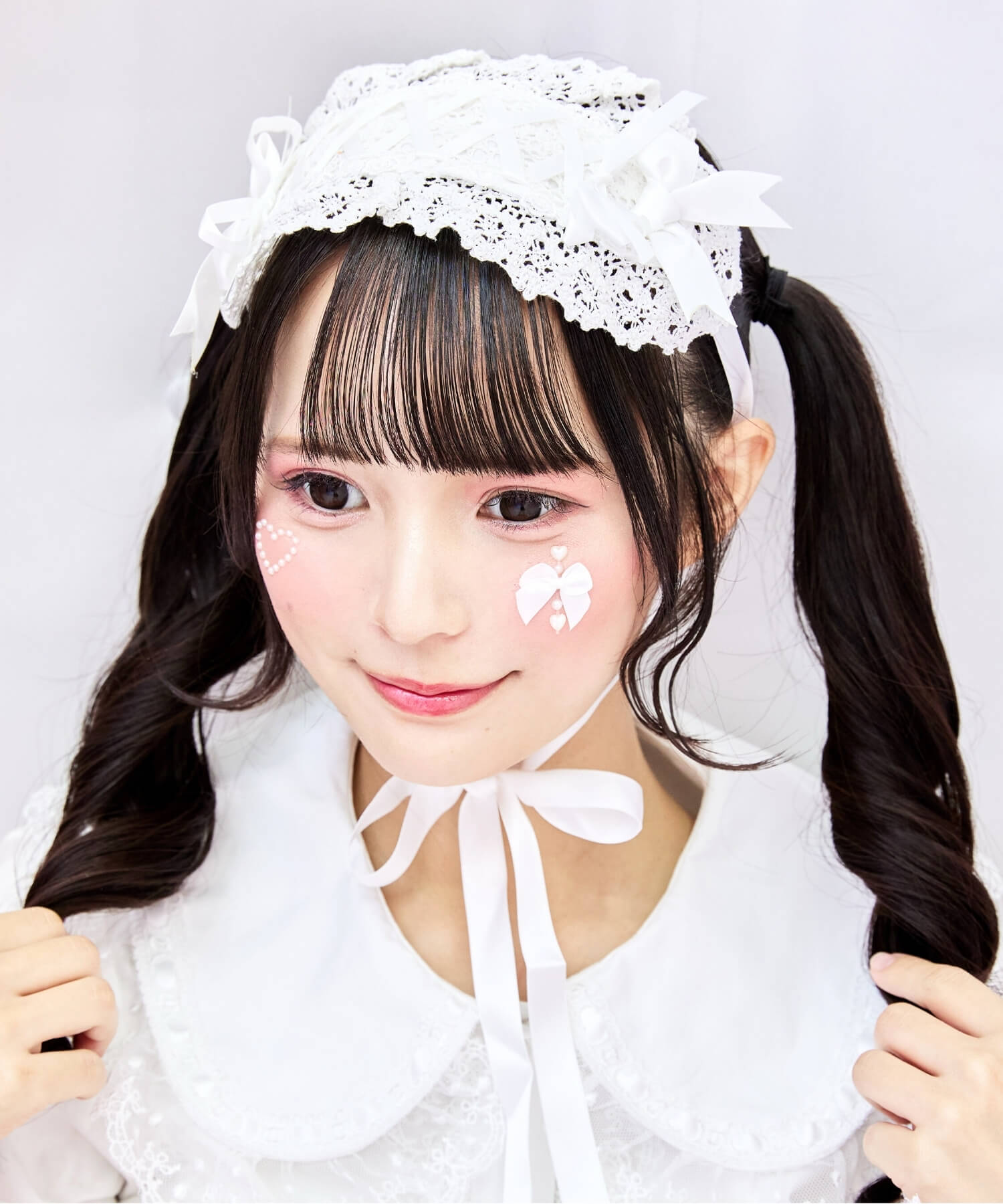Lace-up ribbon headdress