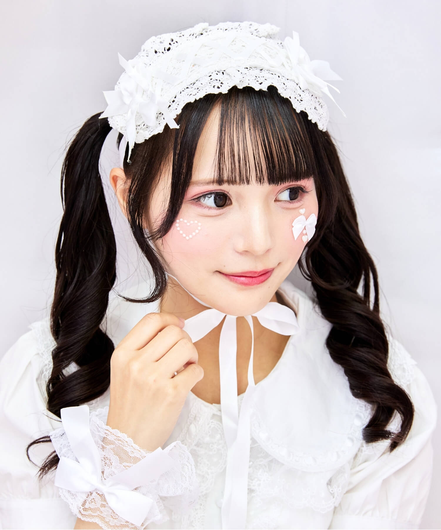 Lace-up ribbon headdress