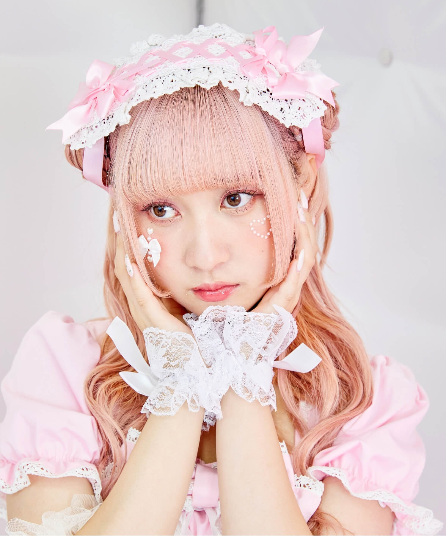 Lace-up ribbon headdress