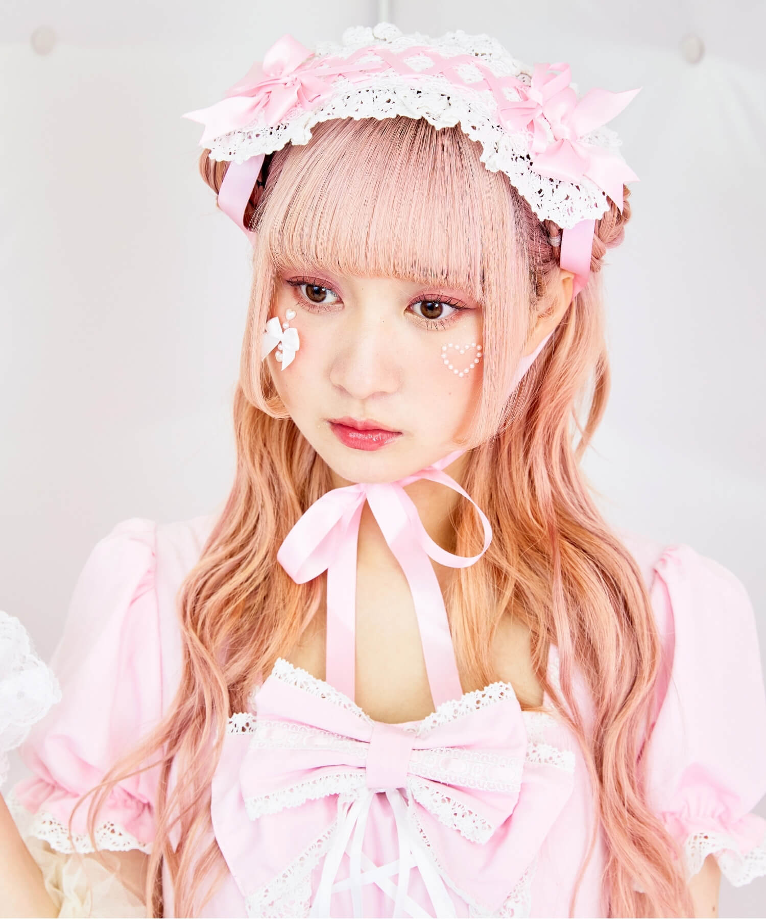 Lace-up ribbon headdress