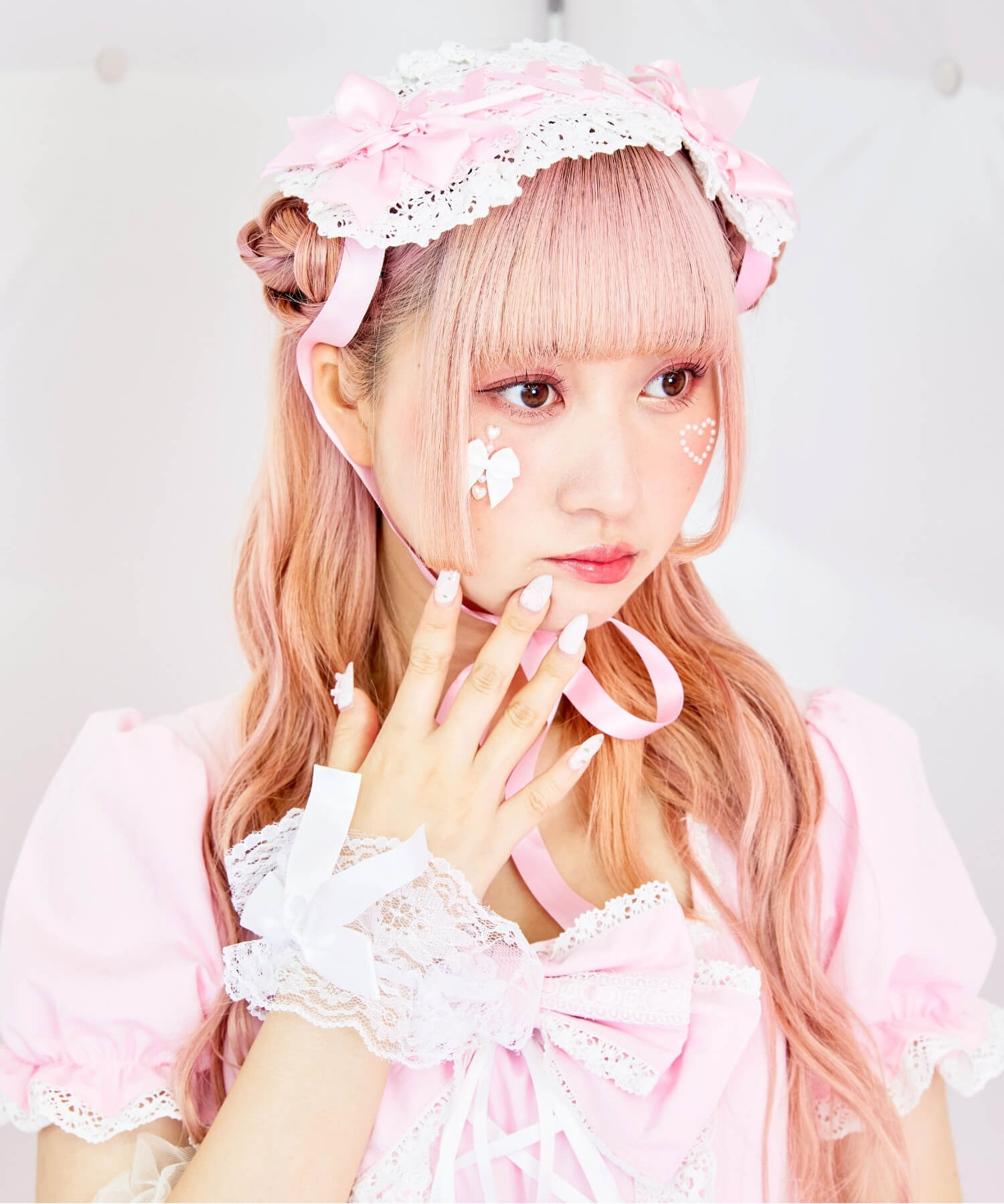 Lace-up ribbon headdress