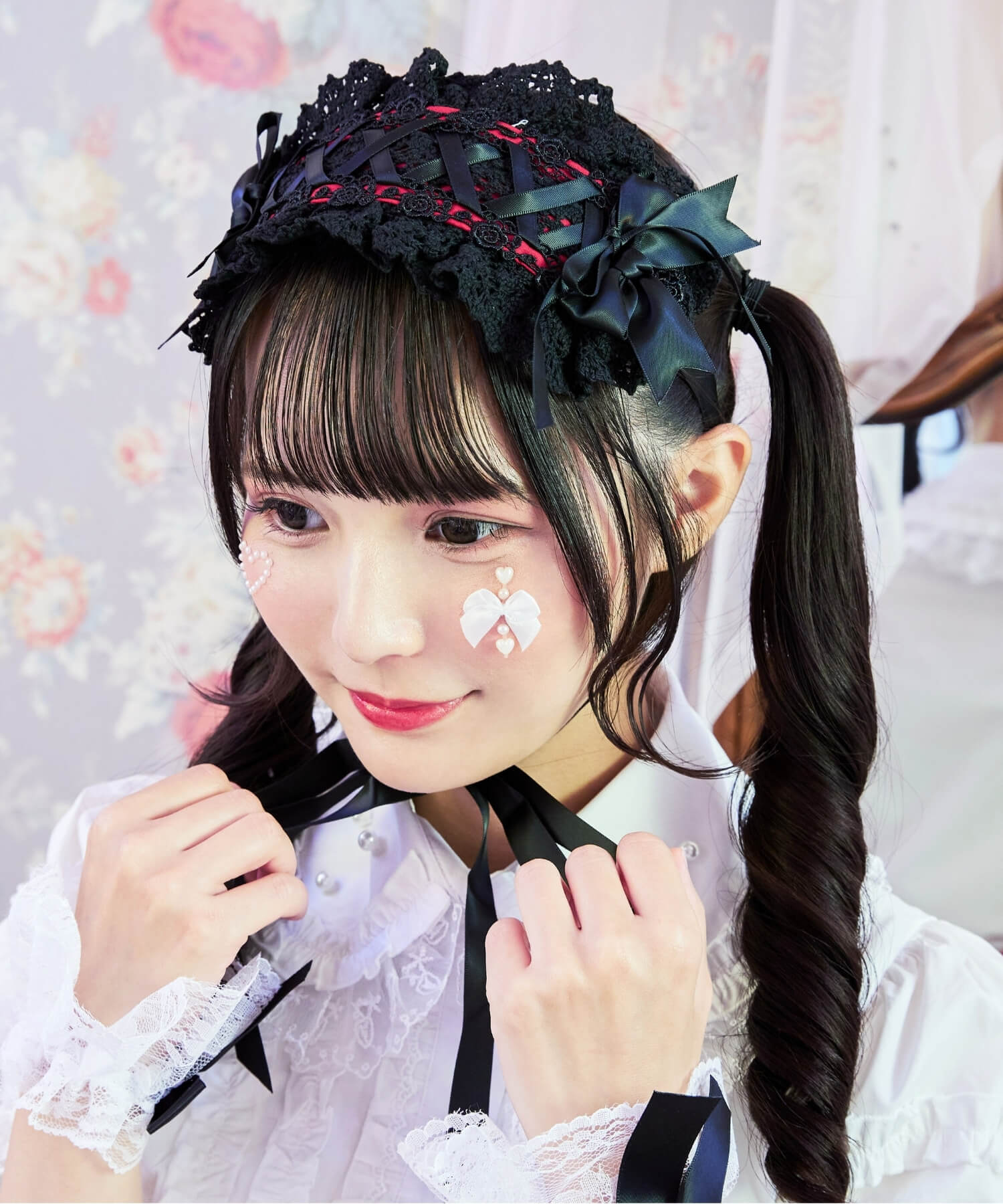 Lace-up ribbon headdress