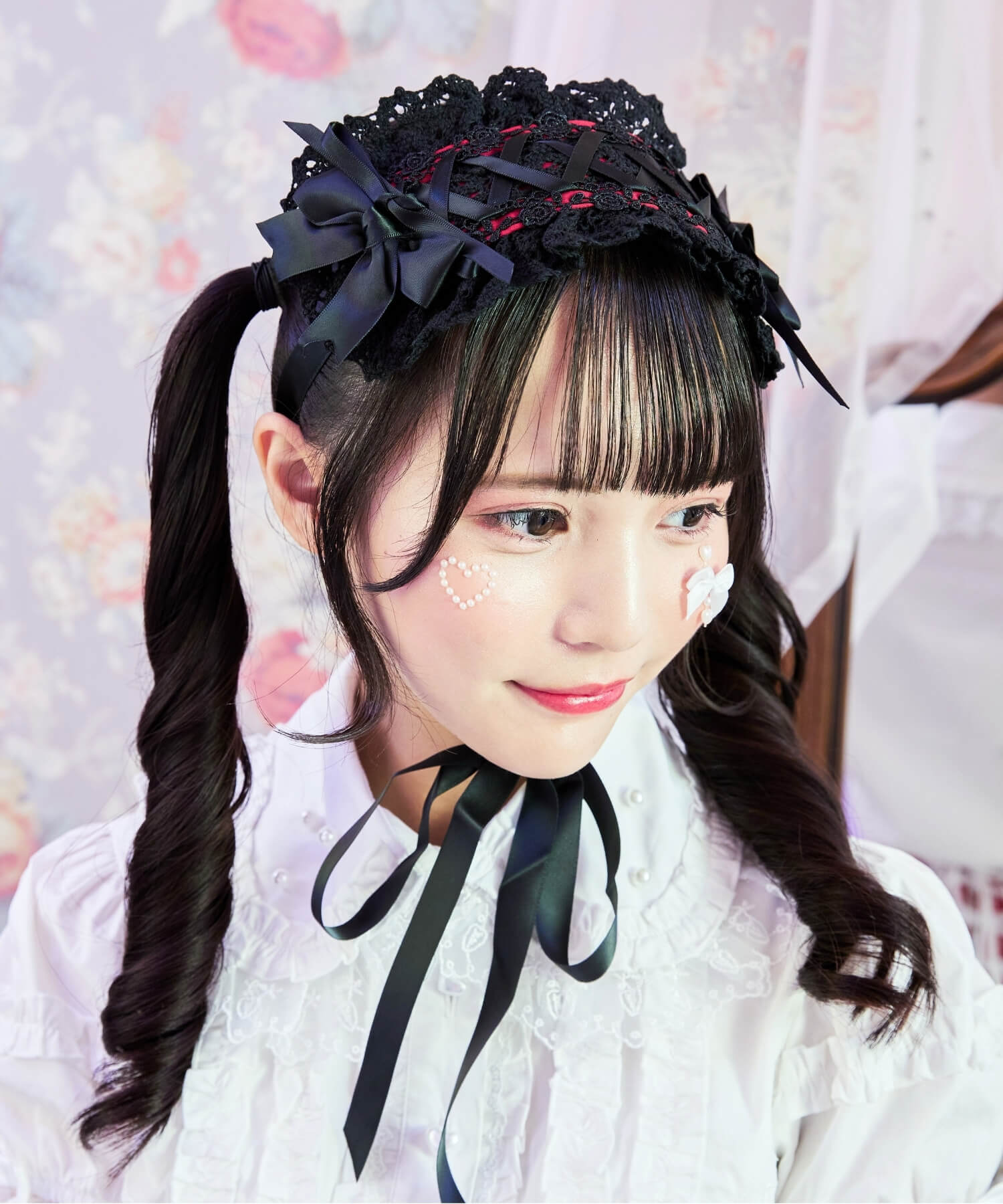 Lace-up ribbon headdress
