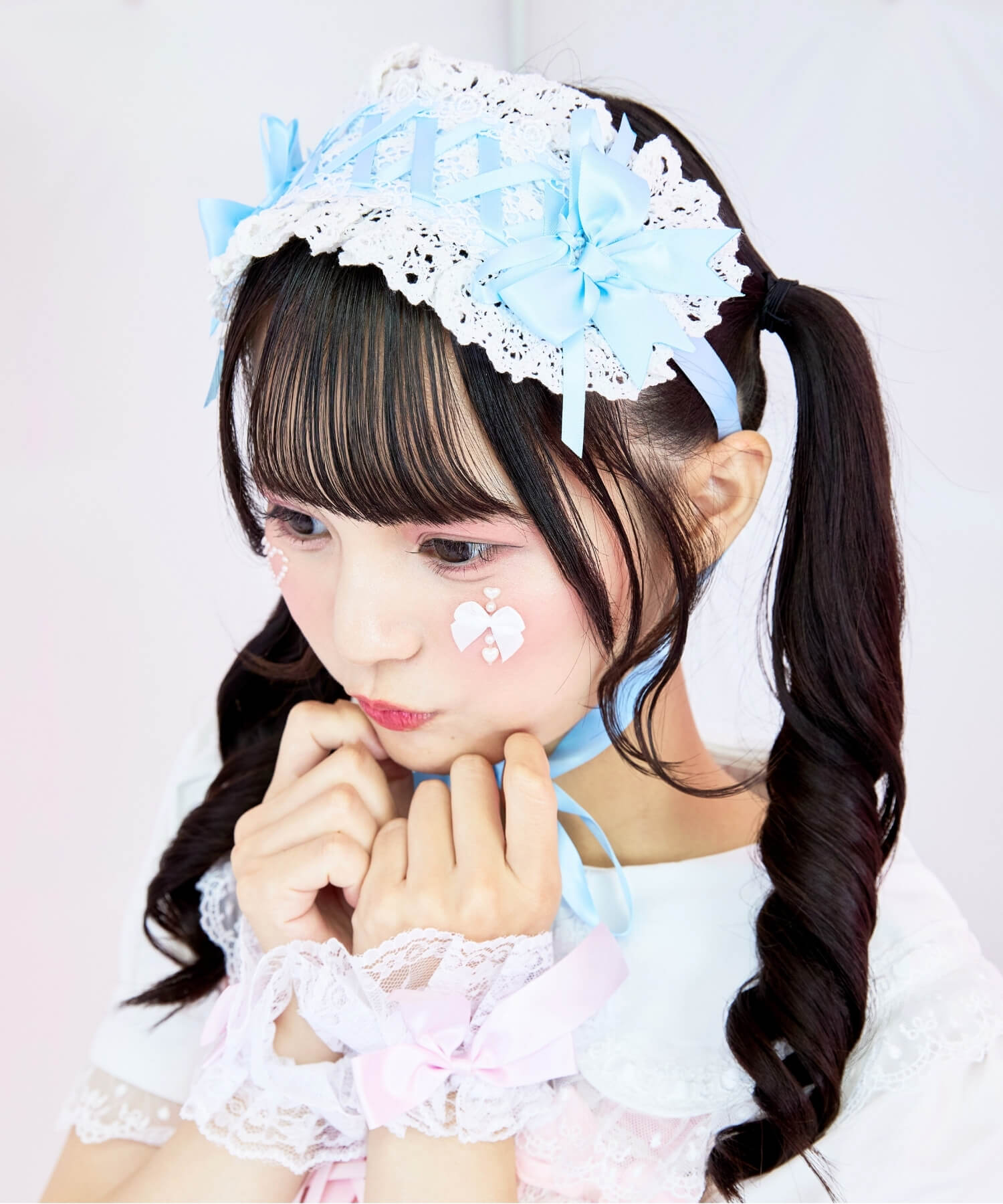 Lace-up ribbon headdress