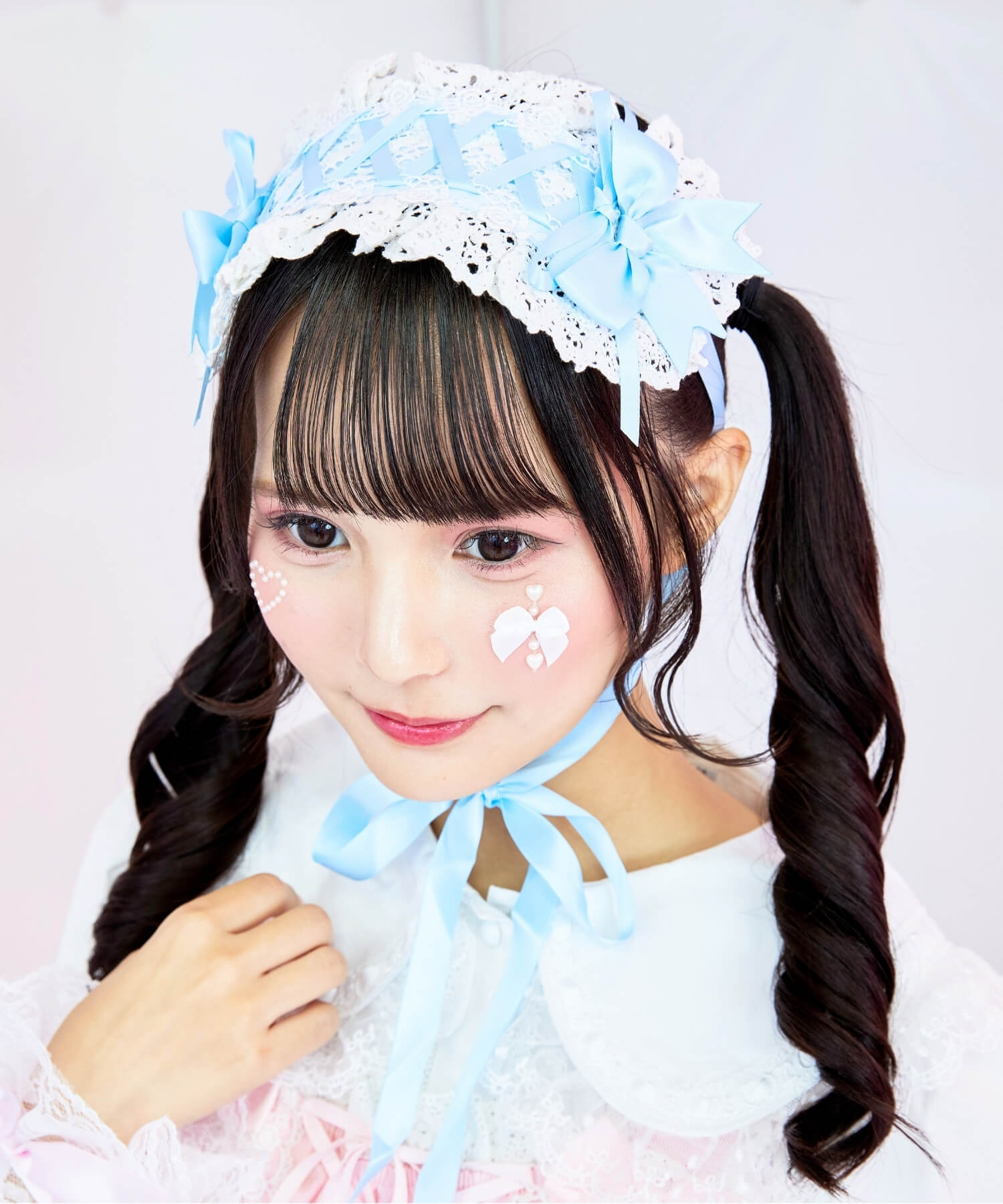 Lace-up ribbon headdress