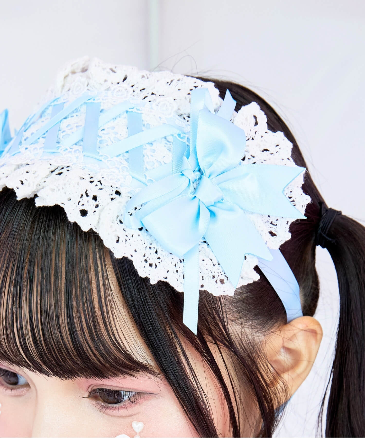 Lace-up ribbon headdress