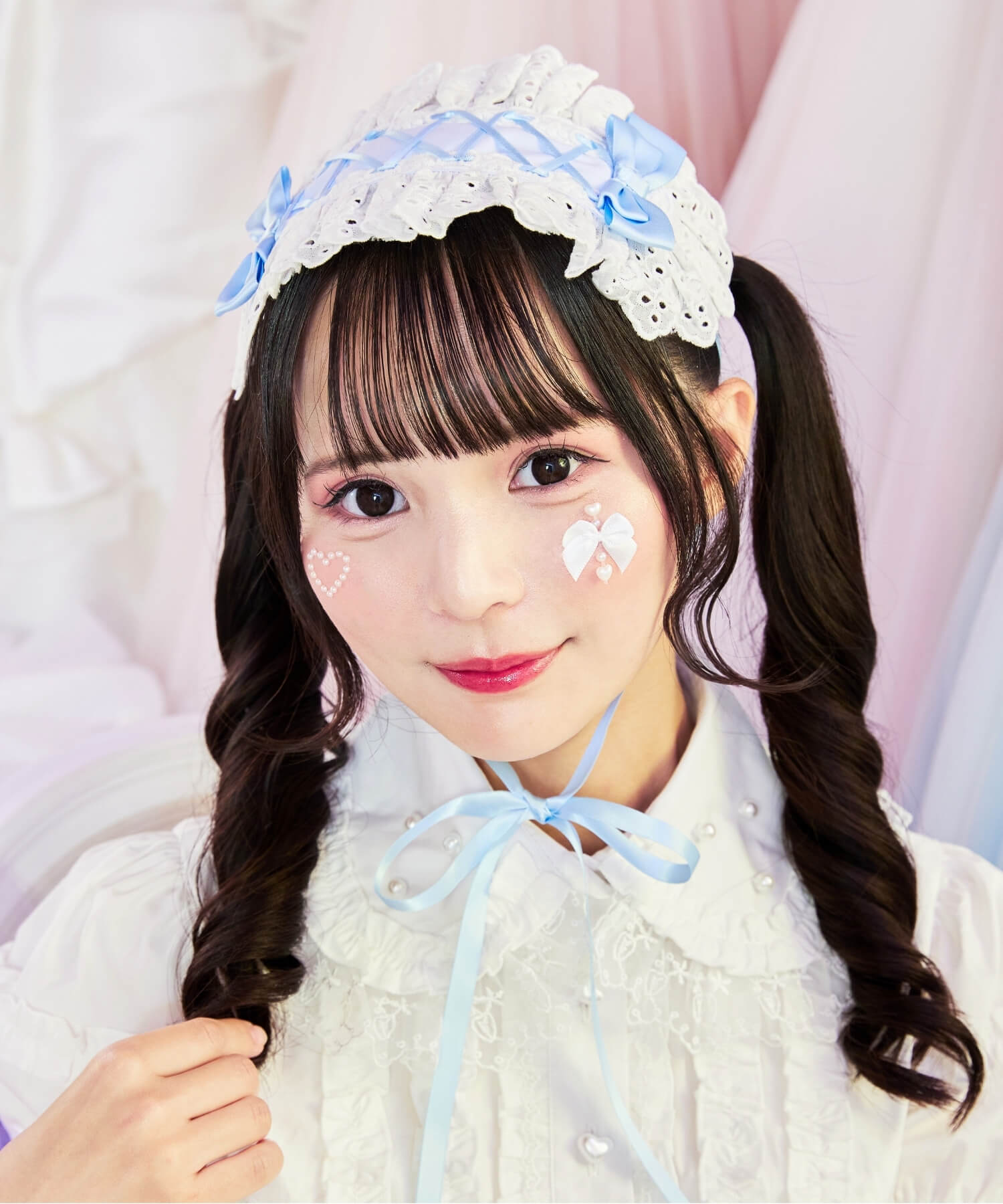 Cut lace ribbon headdress