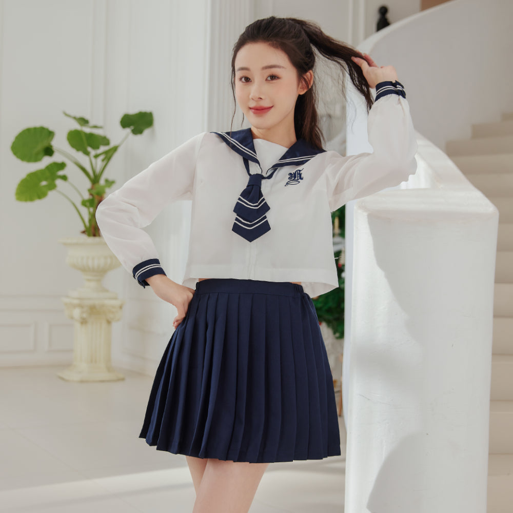ホワイト×ネイビーのショートネクタイセーラー服